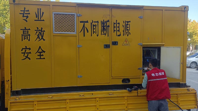 巴里坤柴油发电机组和UPS电源配合使用时，如何避免切换过程中的电力中断？